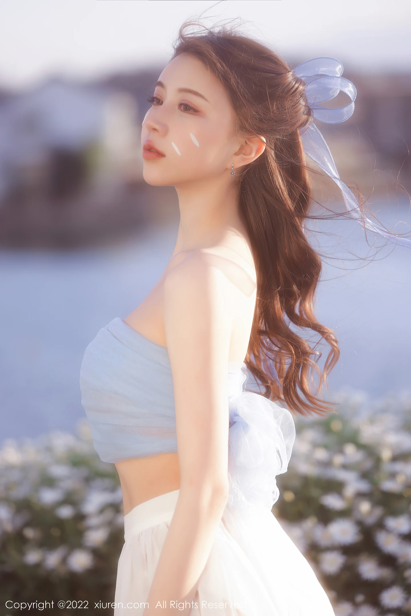 图片[6]-[XiuRen秀人网]VOL.4888 模特tina 甜仔大理旅拍户外蓝色服饰配白长裙秀凹凸身材诱惑写真45P-秀人网官方网站
